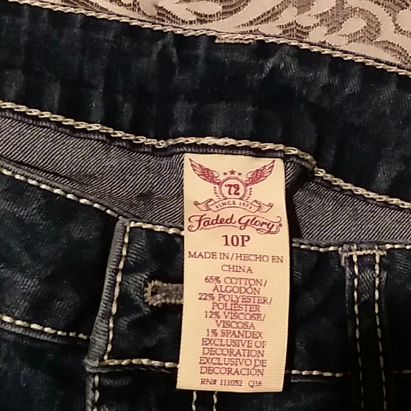 Women's embellished back pocket jeans - Picture 3 of 4